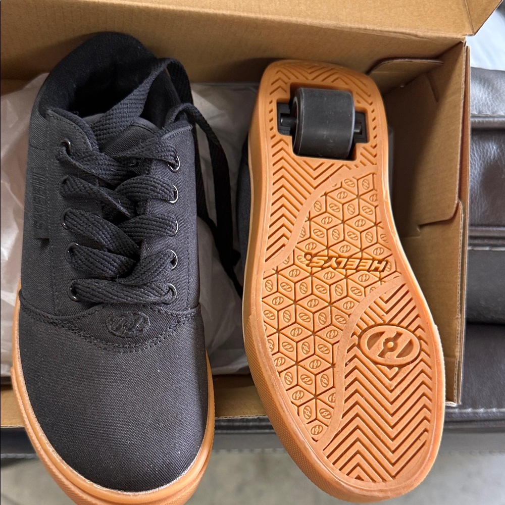 Heelys Black and Tan kids Sneakers